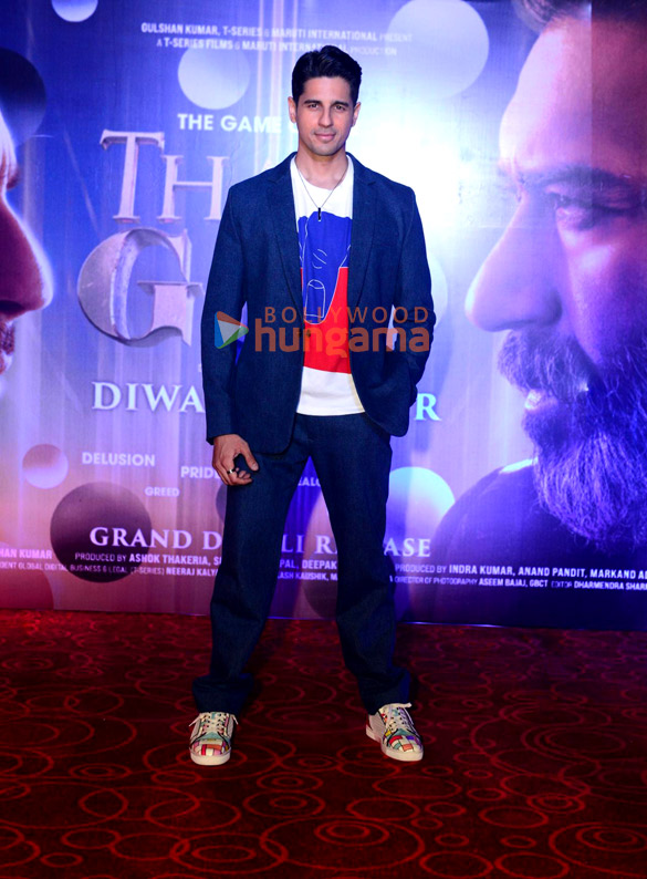 photos sidharth malhotra rakul preet singh and indra kumar snapped promoting their film thank god at pvr plaza in new delhi 6