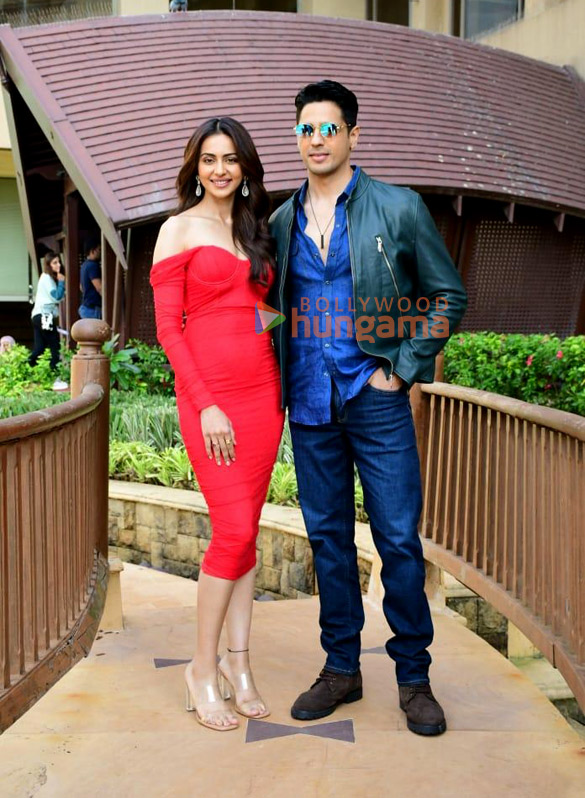 photos sidharth malhotra and rakul preet singh snapped during thank god promotions in mumbai 1