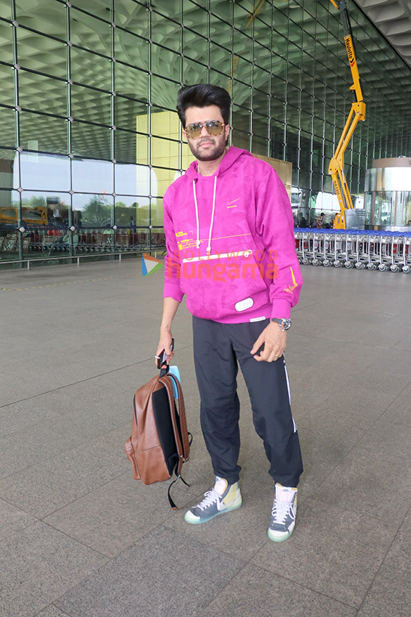photos sophie choudry and maniesh paul snapped at the airport 2