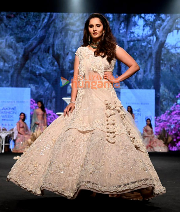 photos tara sutaria genelia dsouza aditi rao hydari and others turn showstoppers on day 4 of the lakme fashion week 2022 8