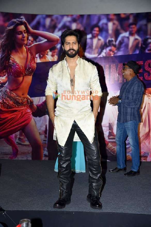 photos varun dhawan kriti sanon and the team of bhediya attend the audio launch of thumkeshwari 2