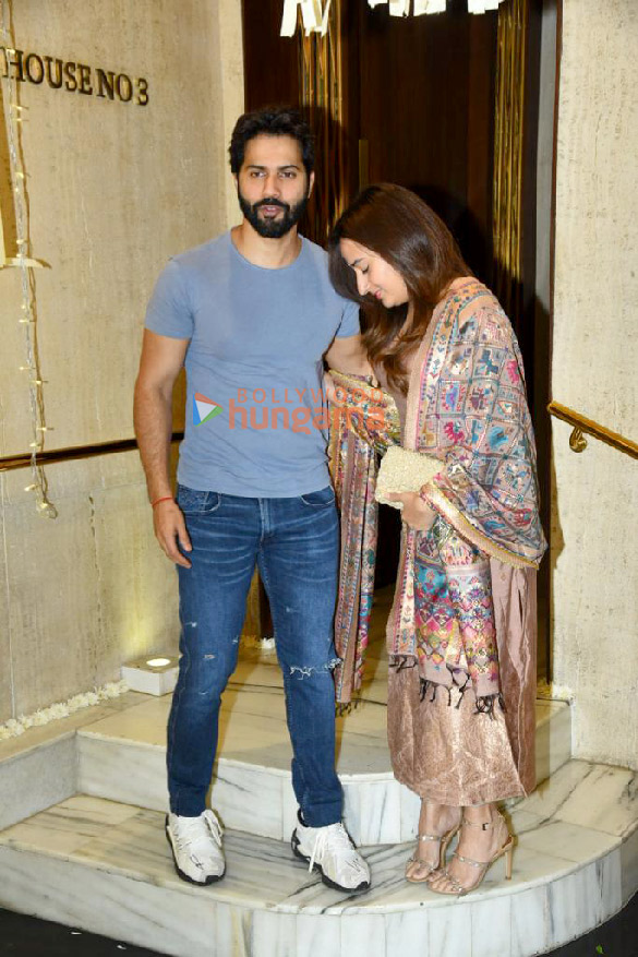 photos varun dhawan snapped with his wife at manish malhotras house in bandra 4
