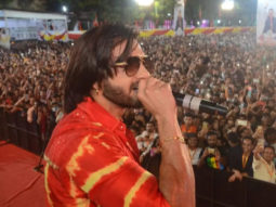Ranveer Singh sets fire to the atmosphere at Navratri celebrations in Mumbai as fans go berserk, watch