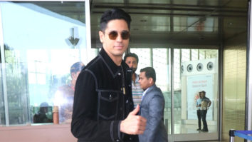 Sidharth Malhotra clicked at the airport in black outfit