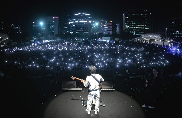 Singer Prateek Kuhad kickstarts India leg of ‘The Way That Lovers Do’ tour in Mumbai, see photos Singer Prateek Kuhad kickstarts India leg of ‘The Way That Lovers Do’ tour in Mumbai, see photos