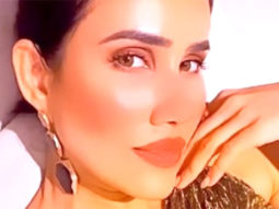 Sonnalli Seygall looks beautiful as she glitters in gold