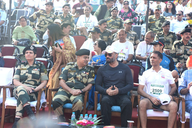 Suniel Shetty recites Border dialogue as he flags off BSF marathon 2022 at JCP Attari, see photos