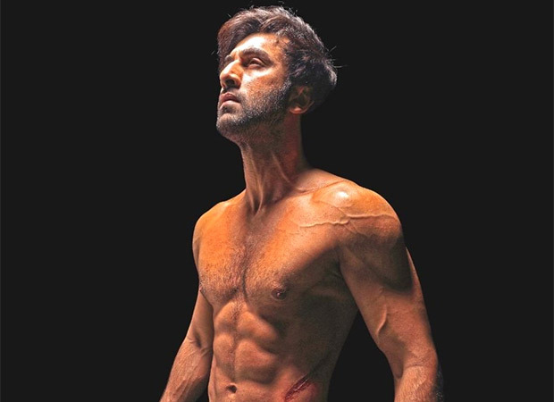 Brahmastra star Ranbir Kapoor posing shirtless in unseen pics will make your heart skip a beat; see pics