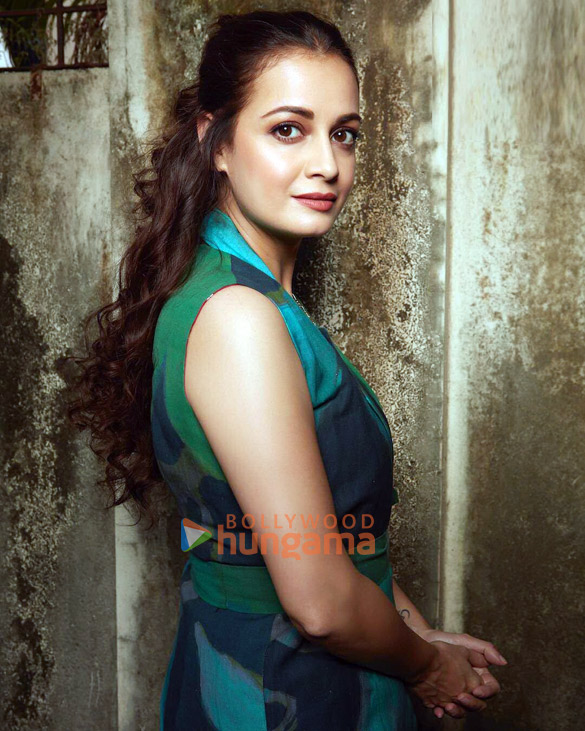 dia mirza 5 8