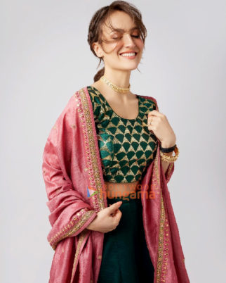 Celeb Photos Of Elli AvrRam