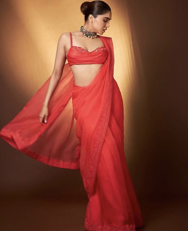 Fashion Face Off: Ananya Panday or Sharvari Wagh, who managed to look fierce in red saree? 