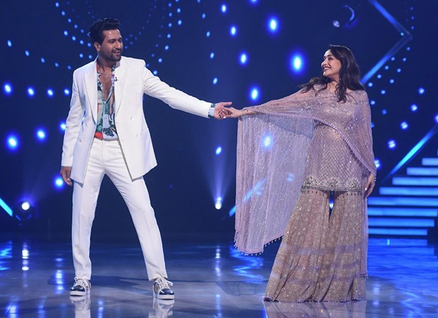 Jhalak Dikhhla Jaa 10 Vicky Kaushal shares fanboy moment with Madhuri Dixit, grooves on Are Re Are with her, watch
