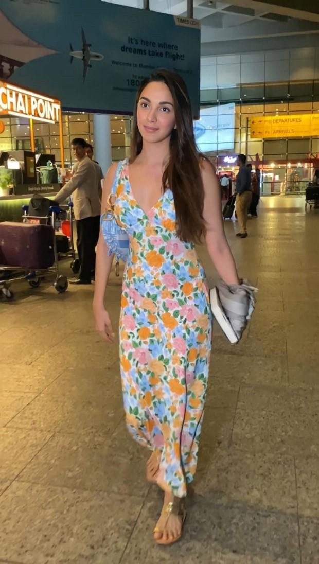 Kiara Advani’s floral midi dress from summer somewhere worth Rs.5k is an apt choice for an evening soiree Kiara Advani’s floral midi dress from summer somewhere worth Rs.5k is an apt choice for an evening soiree