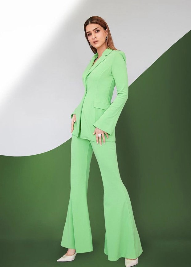 Kriti Sanon’s green pantsuit for Bhediya promotions is the go-to look stylish at your next meeting