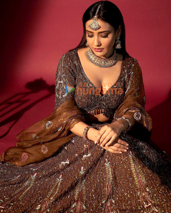neha sharma 3 21