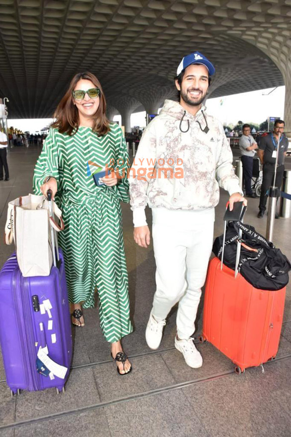 photos aditya seal anushka ranjan rakhi sawant and dj snake snapped at the airport 4