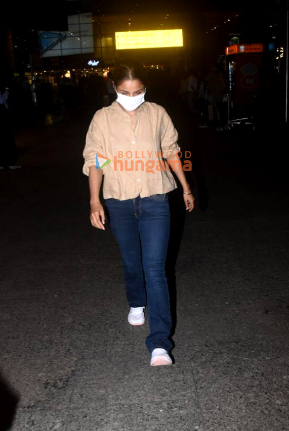 photos aditya seal anushka ranjan rakhi sawant and others snapped at the airport 1