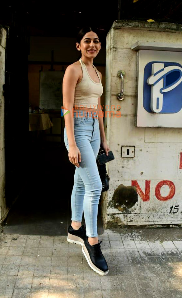 photos alaya f snapped outside a dental clinic in juhu 1