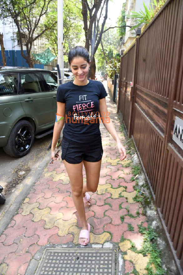 photos ananya panday spotted outside a yoga center in khar 4