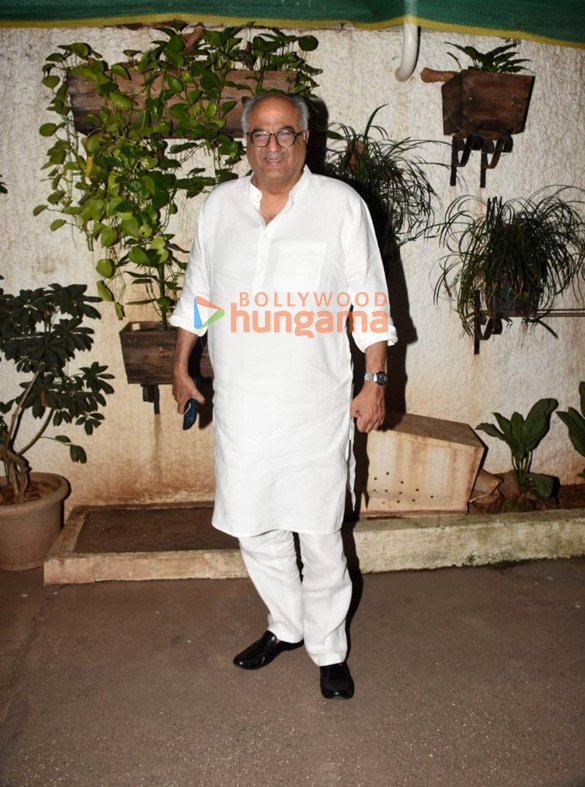 photos boney kapoor janhvi kapoor rekha and sunny kaushal snapped at the screening of mili 6