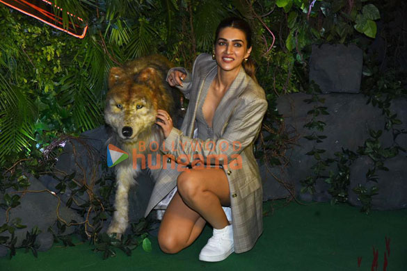 photos celebs attend the premiere of bhediya 12 2