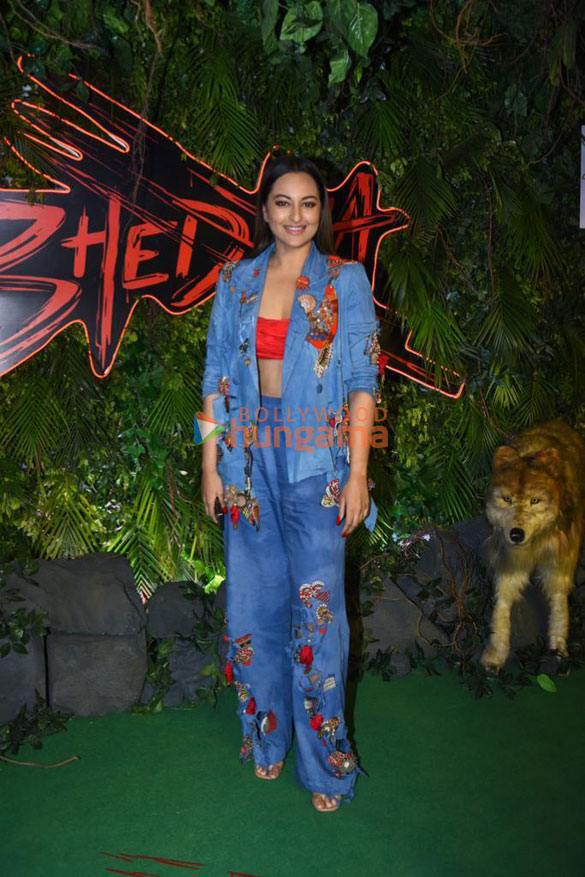 photos celebs attend the premiere of bhediya 8