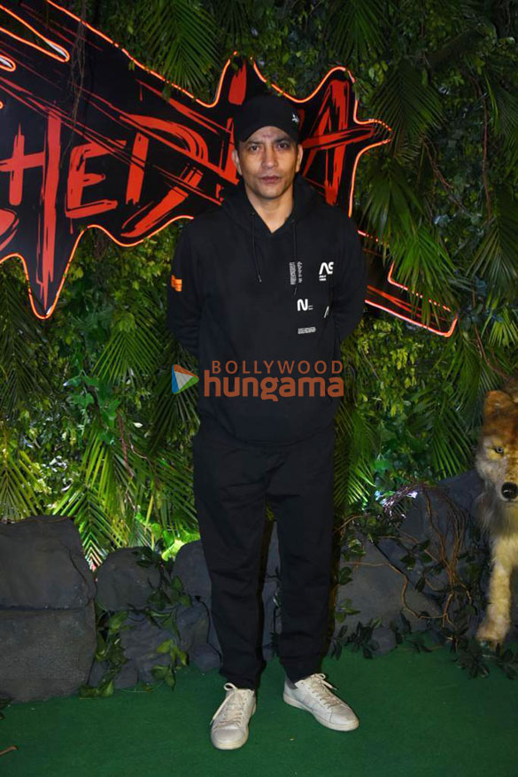 photos celebs attend the premiere of bhediya 9