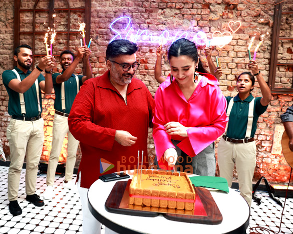 photos celebs snapped at simone singhs birthday bash 6