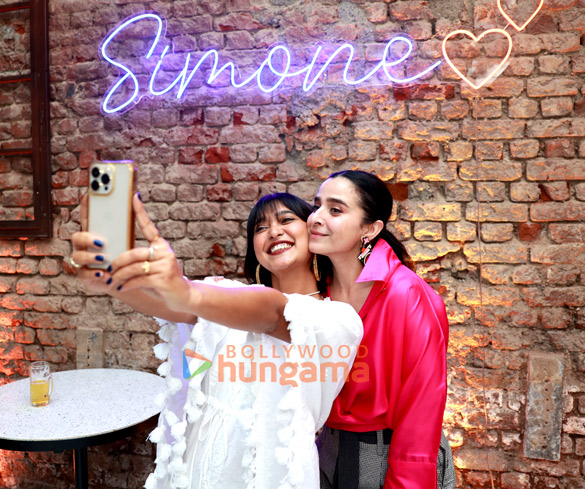 photos celebs snapped at simone singhs birthday bash 8