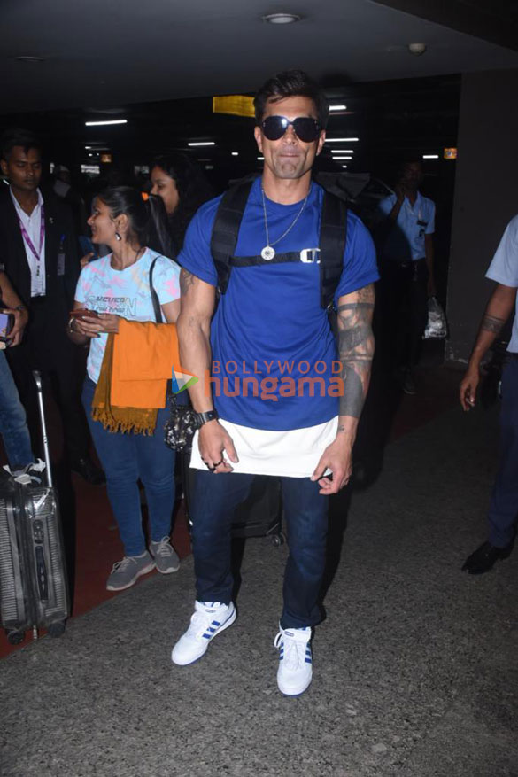 photos deepika padukone akshay oberoi and karan singh grover snapped at the airport 6