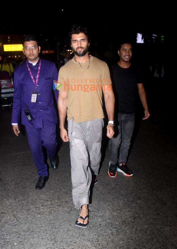 photos govinda vijay deverakonda shraddha das and others snapped at the airport 2