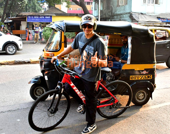 photos ishaan khatter snapped cycling in bandra 1