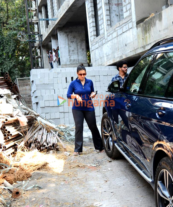 photos kajol snapped looking for a new property in juhu 1