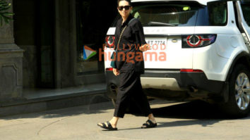 Photos: Karisma Kapoor snapped at father Randhir Kapoor’s house in Bandra
