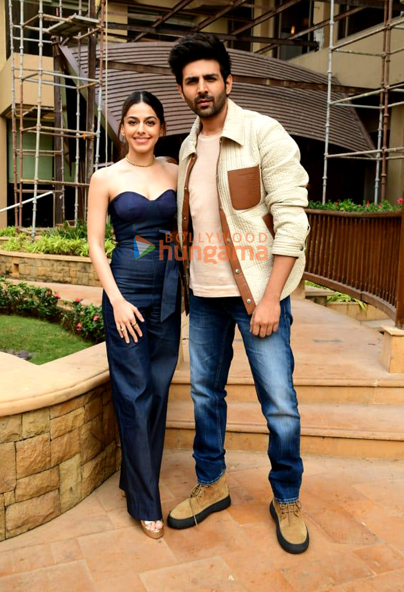 photos kartik aaryan and alaya f snapped promoting their film freddy 2 2