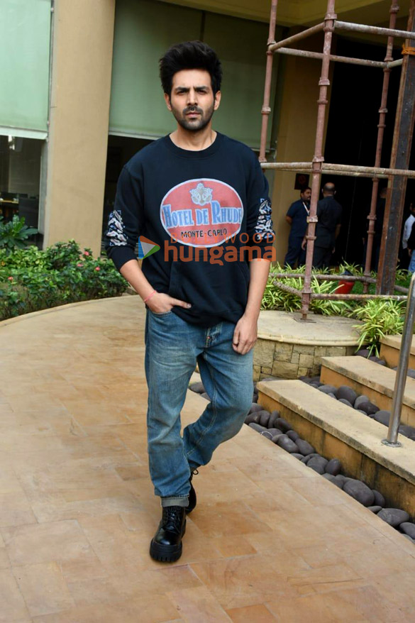 photos kartik aaryan and alaya f snapped promoting their film freddy 3