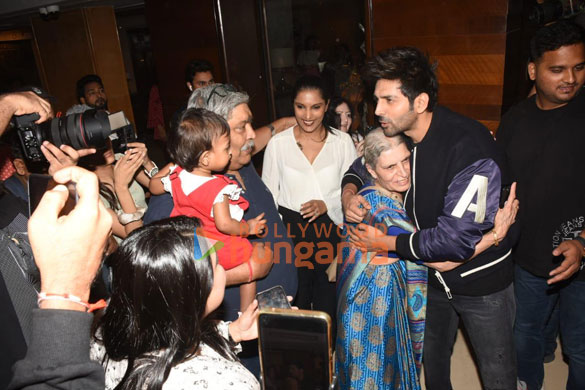 photos kartik aaryan snapped promoting freddy in juhu 2