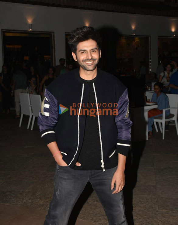 photos kartik aaryan snapped promoting freddy in juhu 6