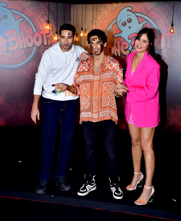 photos katrina kaif siddhant chaturvedi celebrate ishaan khatters birthday during phone bhoot promotions 3
