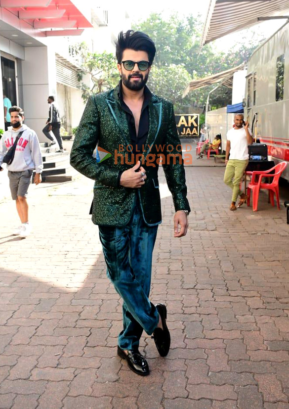 photos madhuri dixit karan johar and others snapped on the sets of jhalak dikhala jaa 11