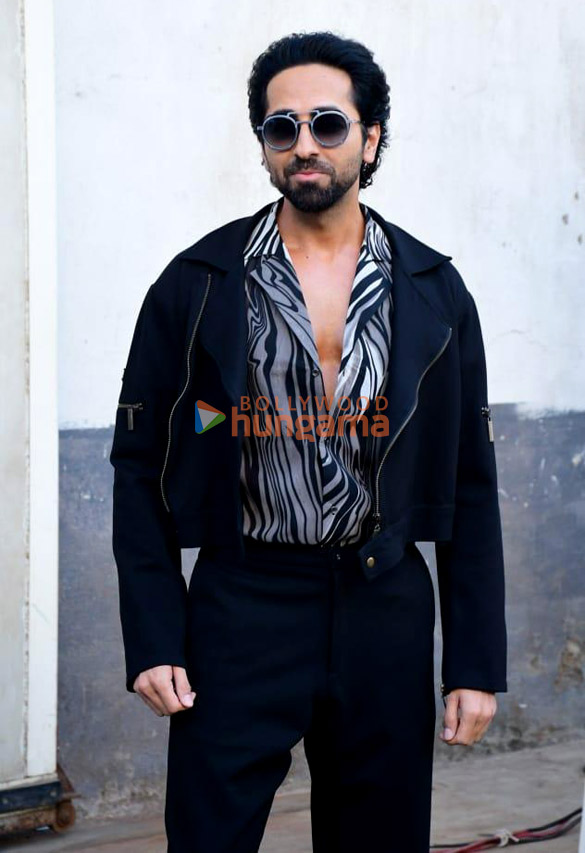 photos madhuri dixit karan johar and others snapped on the sets of jhalak dikhala jaa 6