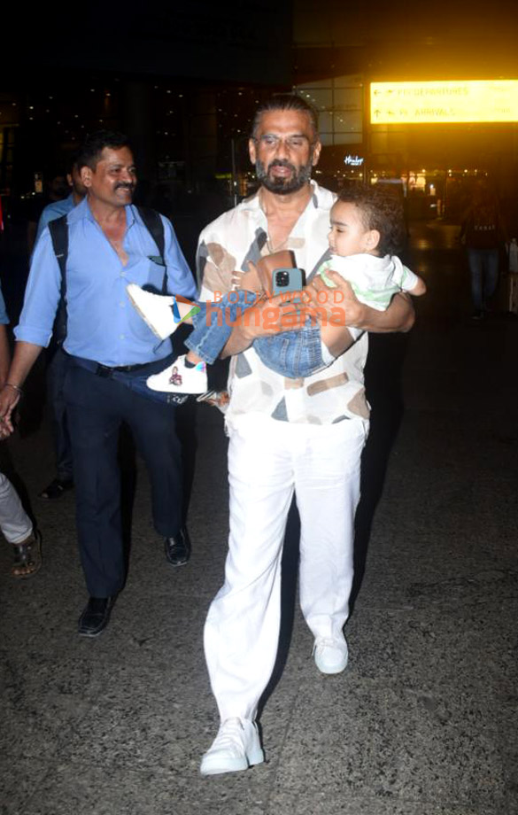 photos parineeti chopra tamannaah bhatia govinda and suniel shetty snapped at the airport 4