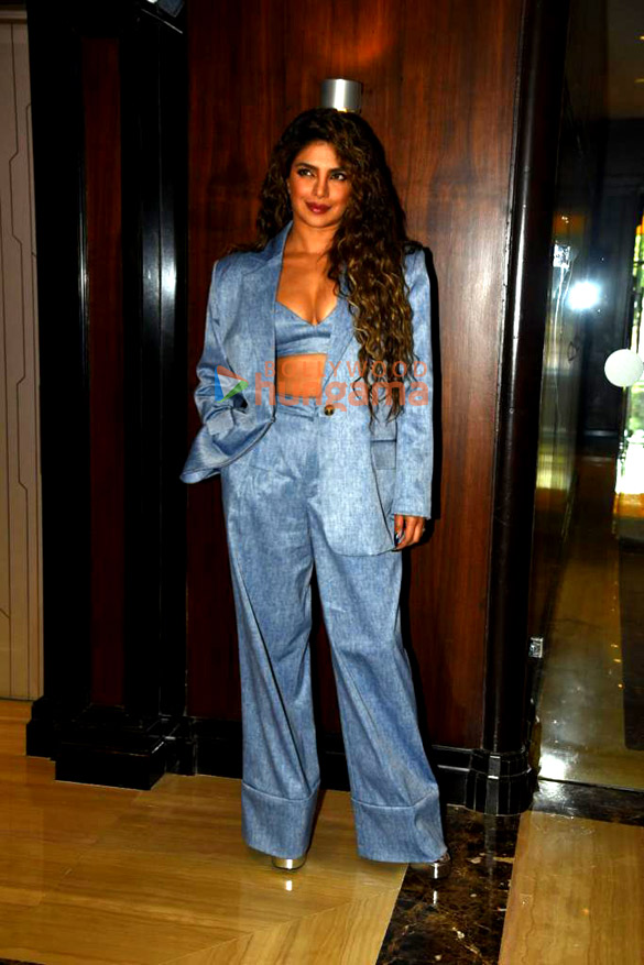 photos priyanka chopra jonas snapped in bandra 2