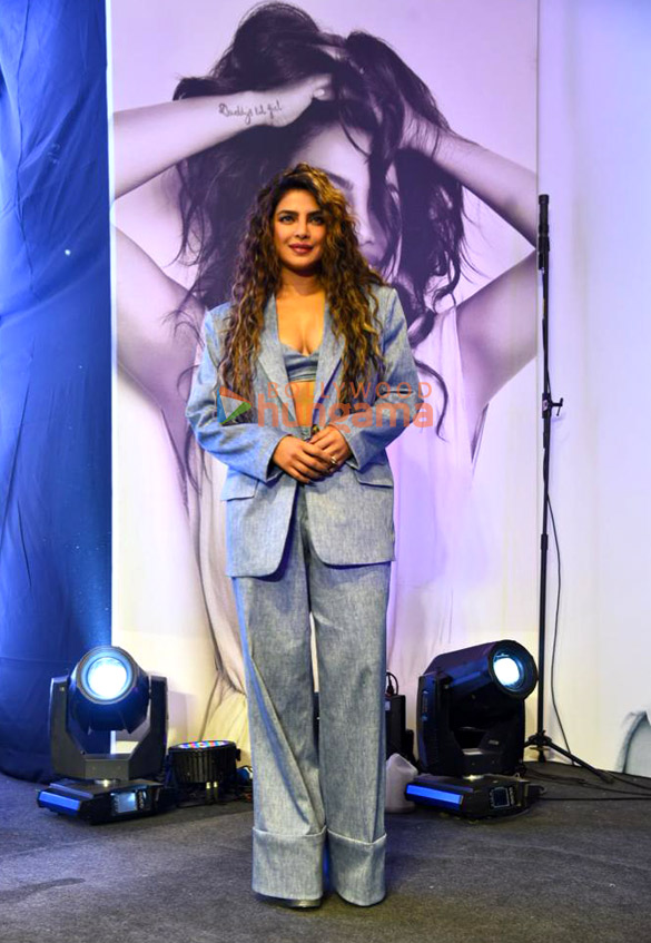 photos priyanka chopra snapped at palladium mall in mumbai 1