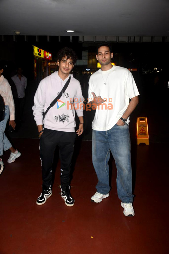 photos ranveer singh janhvi kapoor ishaan khatter and others snapped at the airport 3