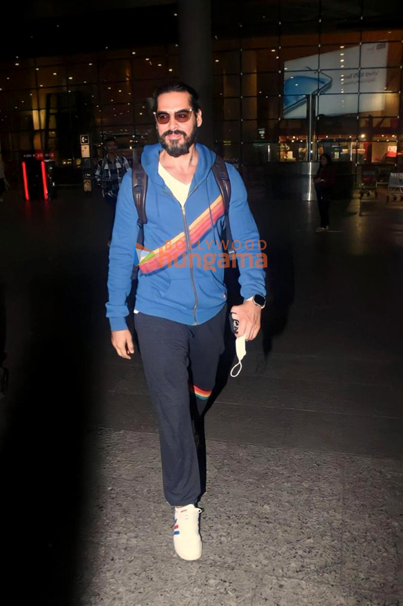 photos ranveer singh and dino morea snapped at the airport 1
