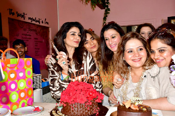 photos raveena tandon celebrates her birthday with friends 3