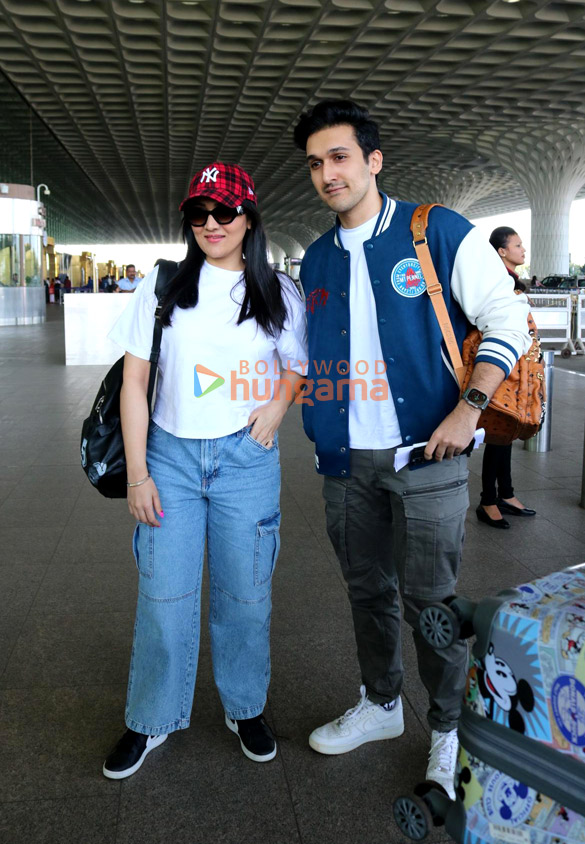 photos sanjay dutt tina ahuja and yashvardan ahuja snapped at the airport 3
