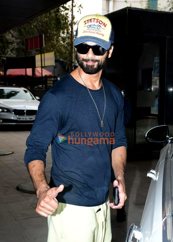 photos shahid kapoor snapped in andheri 2