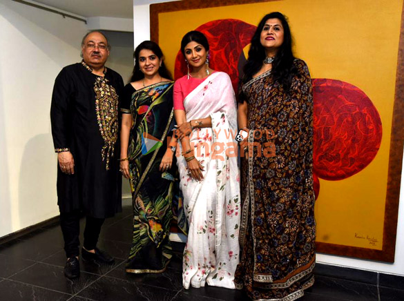 Photos: Shilpa Shetty snapped attending the inauguration of Krishn Kanhai’s paintings at the Tao Art Gallery Photos: Shilpa Shetty snapped attending the inauguration of Krishn Kanhai’s paintings at the Tao Art Gallery